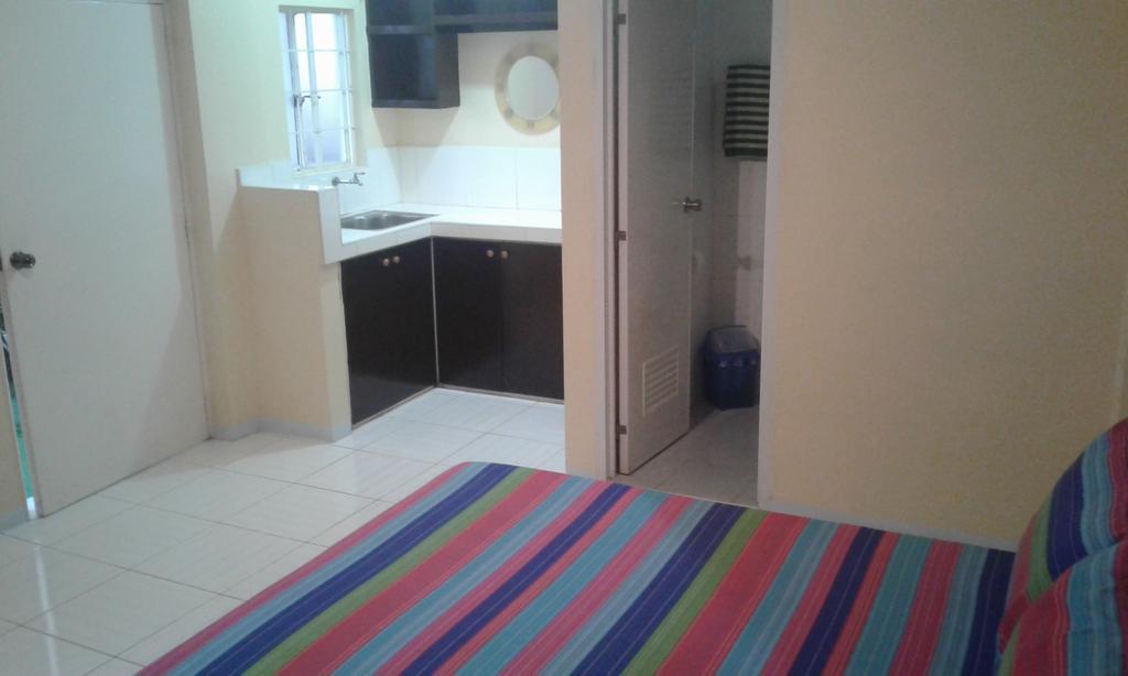 Christopher B&B And Apartments (Adults Only) Paranaque City Exteriör bild